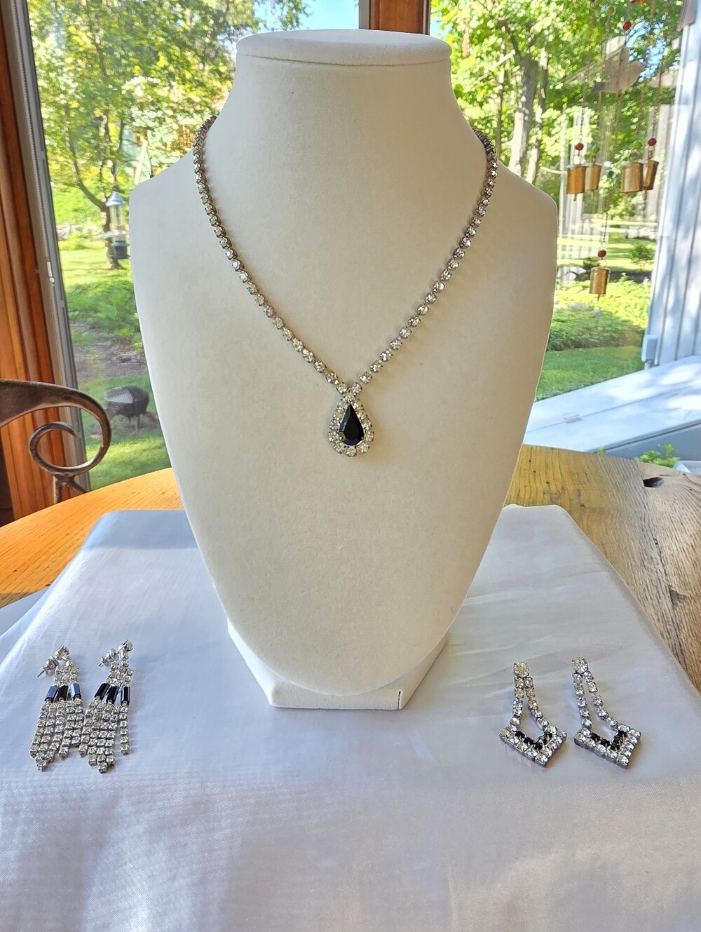 💎TRIO Vintage Rhinestone Teardrop Onyx-like Necklace with 2 Sets of Earrings